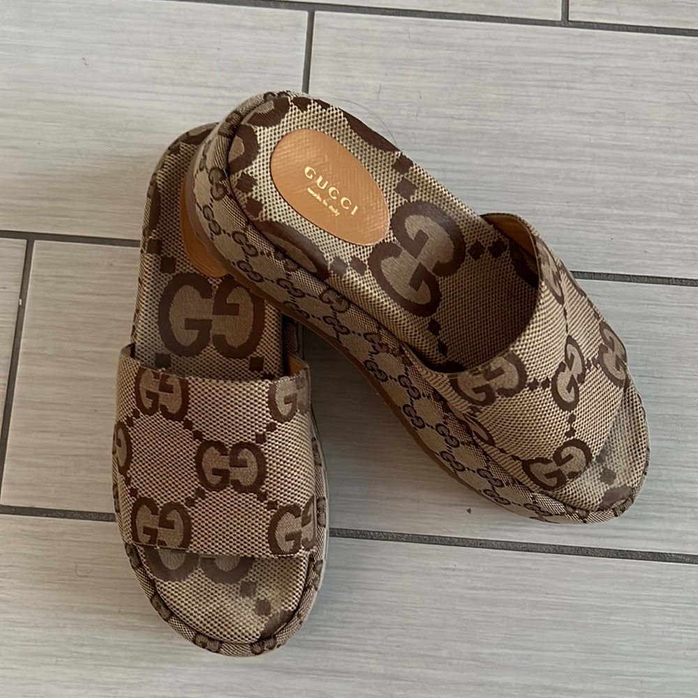 Gucci Angelina GG logo platform sandal